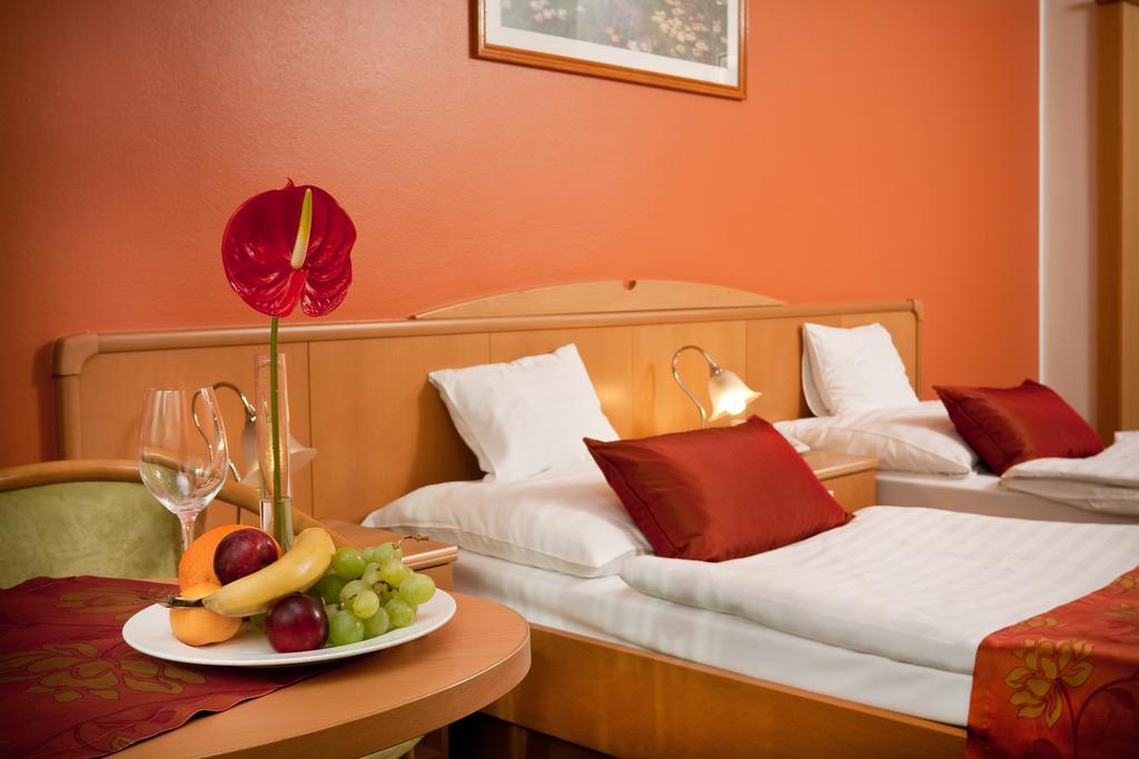 Hotel Kalvaria Дьёр Экстерьер фото