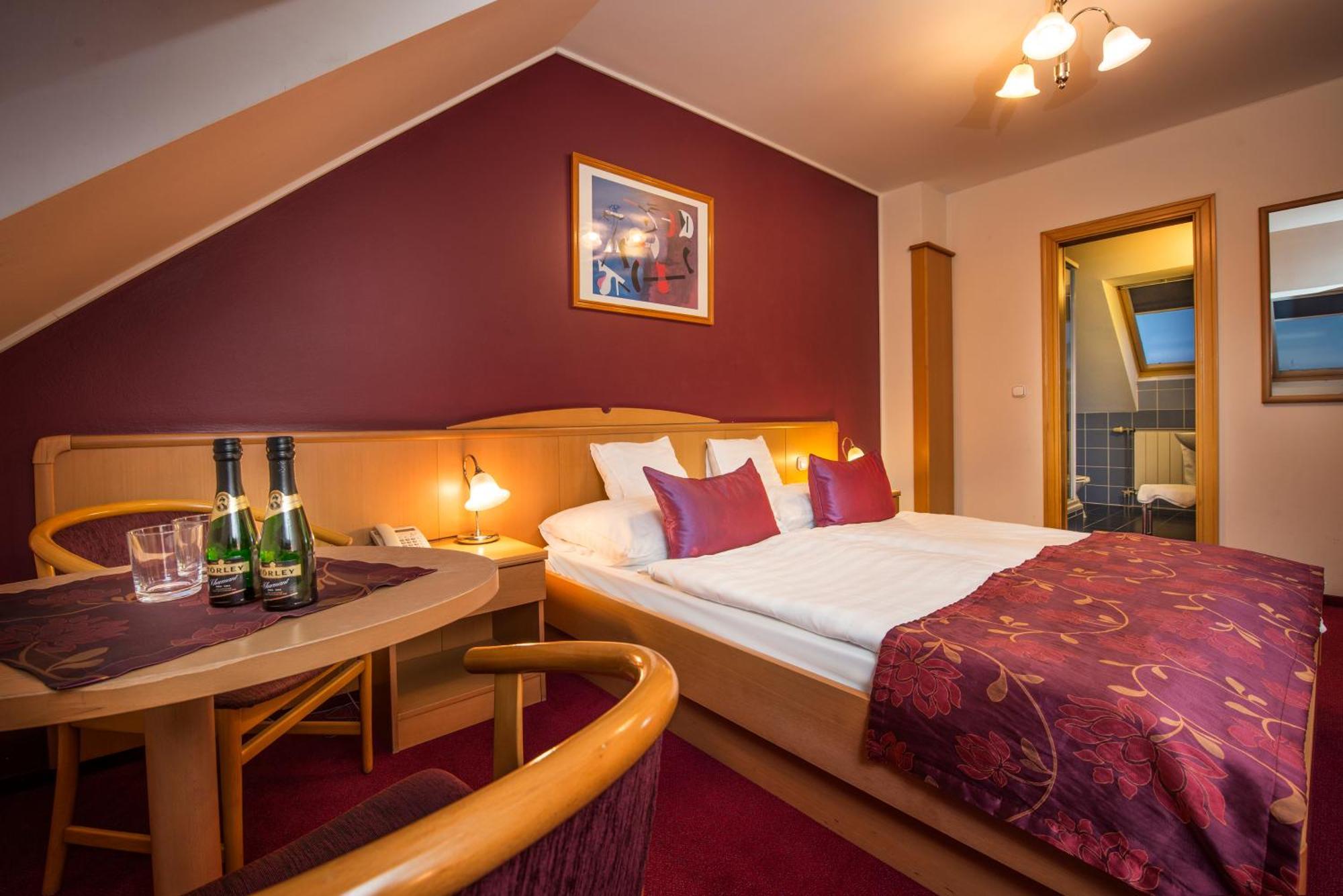 Hotel Kalvaria Дьёр Экстерьер фото