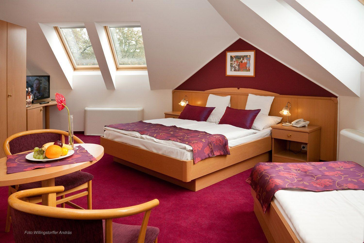 Hotel Kalvaria Дьёр Экстерьер фото